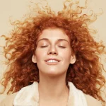 Prípravky pre kučeravé vlasy – akú kozmetiku zvoliť pre starostlivosť o vlnité vlasy?