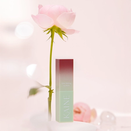 Kaine - Glow Melting Lip Balm - #Rosy Plum - Hydratačný balzam na pery - 3,7 g