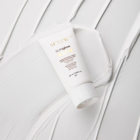 SunewMed+ - SUNglow SPF50 - Omladzujúci opaľovací krém na tvár - 20ml