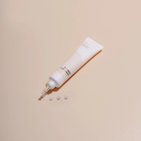 Isntree - TW-REAL Eye Cream - Očný krém proti vráskam s probiotikami - 30ml