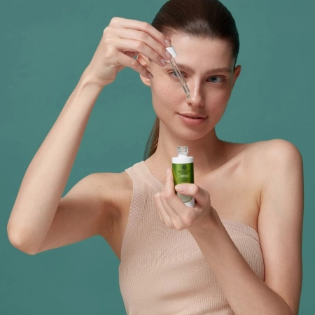 BasicLab - Esteticus - Rozjasnenie a upokojenie - Antioxidačné, zjednocujúce sérum s vitamínom C 15% - 30ml