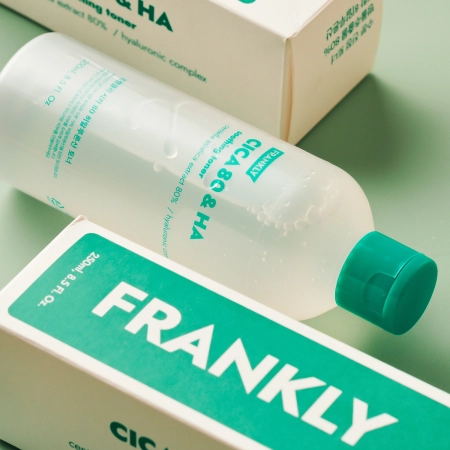 Frankly - CICA & HA Toner - Upokojujúce pleťové tonikum s komplexom pupočníka - 260 ml