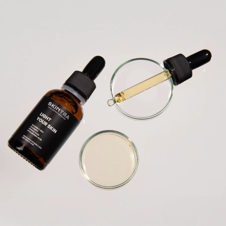 SkinTra - Light Your Skin - Sérum s 20% vitamínom C a kyselinou ferulovou - 30ml