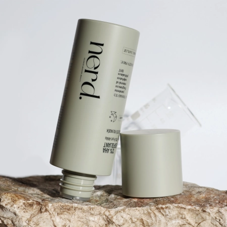 Nerds. - 12% AHA Liquid Exfoliant - 10% Glycolic Acid + 2% Fruit AHAs - Exfoliačné tonikum s AHA kyselinami 12% (10% glykolová + 2% ovocné kyseliny) - 100ml