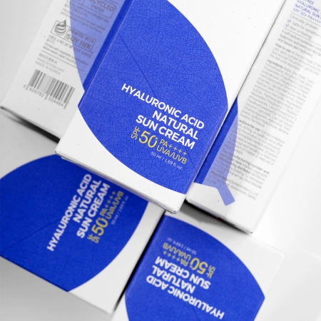 Isntree - Hyaluronic Acid Natural Sun Cream SPF50+/PA++++ - Krém s minerálnym filtrom - 50ml