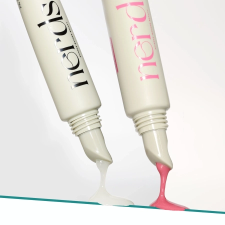 Nerds. - Peptide + Hyaluronic Acid Plumping Lip Treatment NUDE MAUVE - 2% Matrixyl Synthe'6 + 1% Hyacolor - Peptidové sérum na pery s kyselinou hyalurónovou v odtieni Nude Mauve - 10ml
